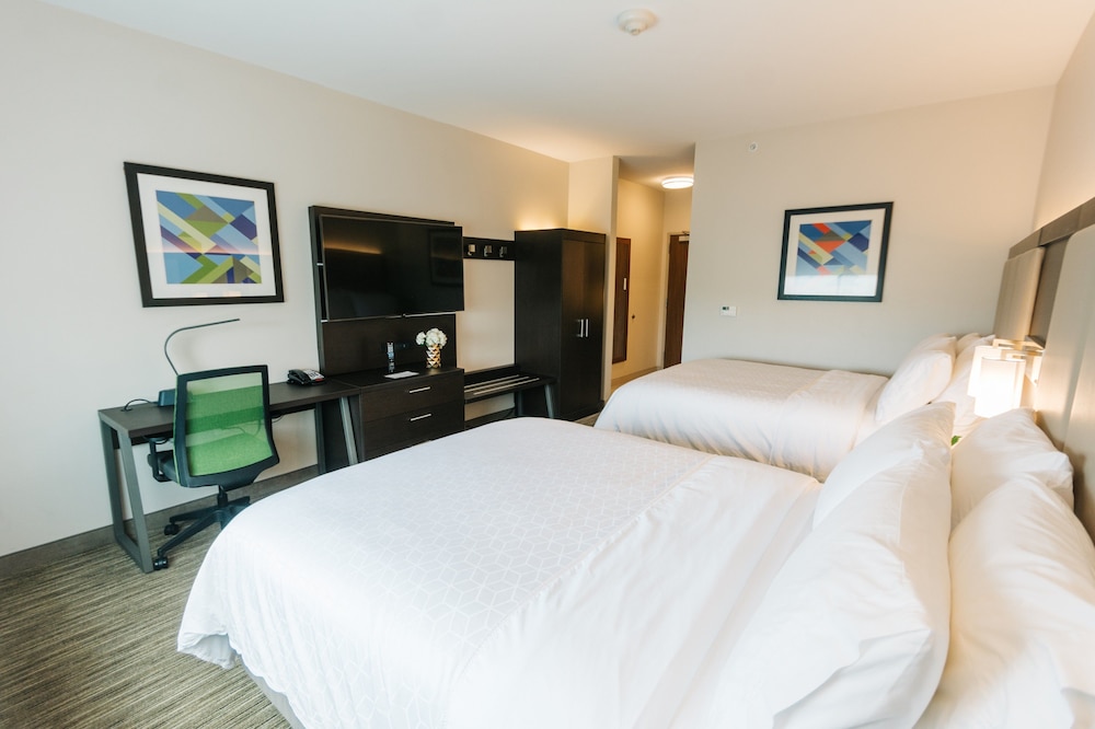 Standard Room, 2 Queen Beds, Mobility Accessible (Accessible Tub) photo 2