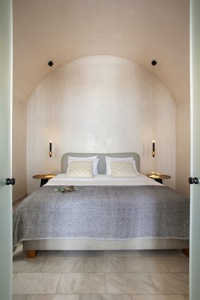 Suite, Jetted Tub, Caldera & Sea View (VIP) - Photo 1