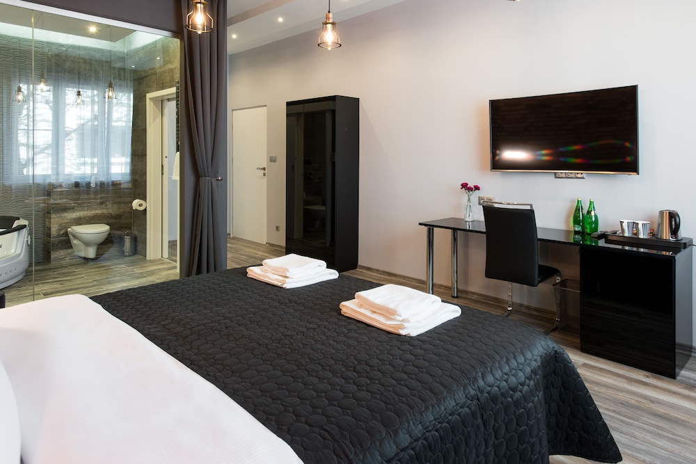 Deluxe Double Room, 1 Queen Bed, Hot Tub photo 3