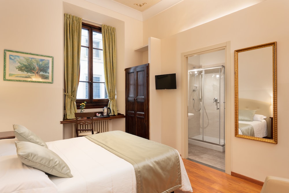 Classic Double or Twin Room thumbnail 6