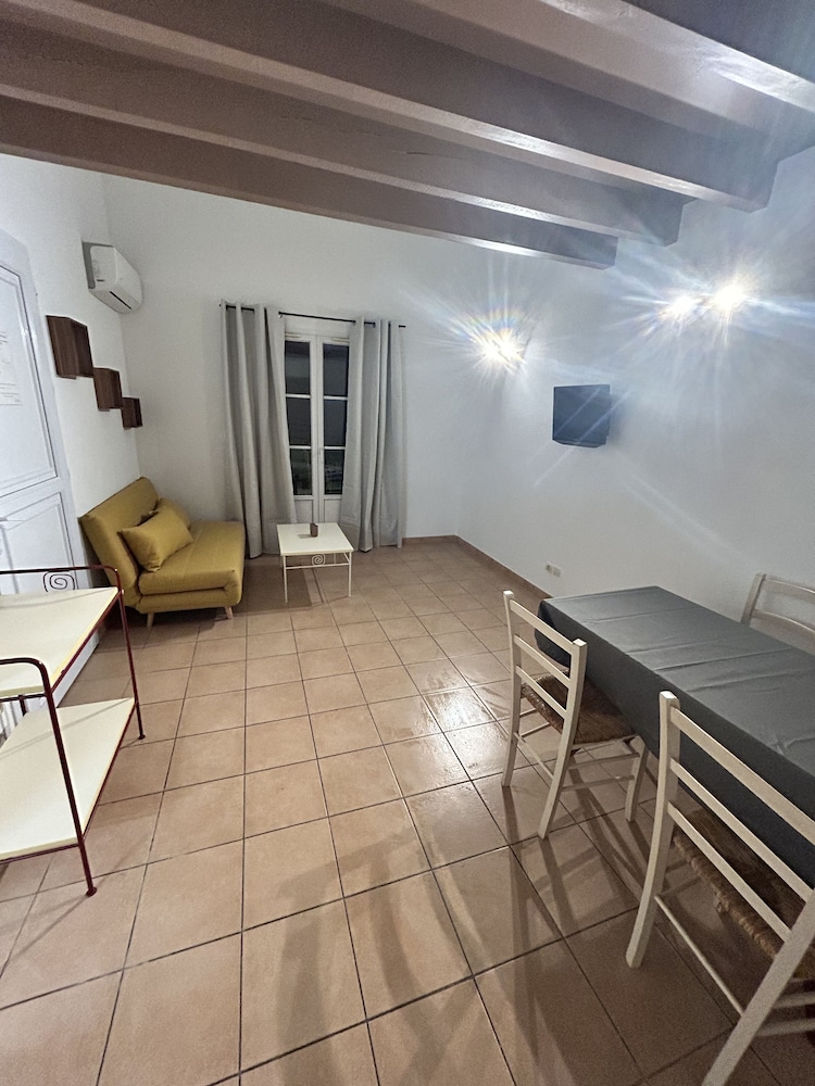 Classic House, 2 Bedrooms photo 3