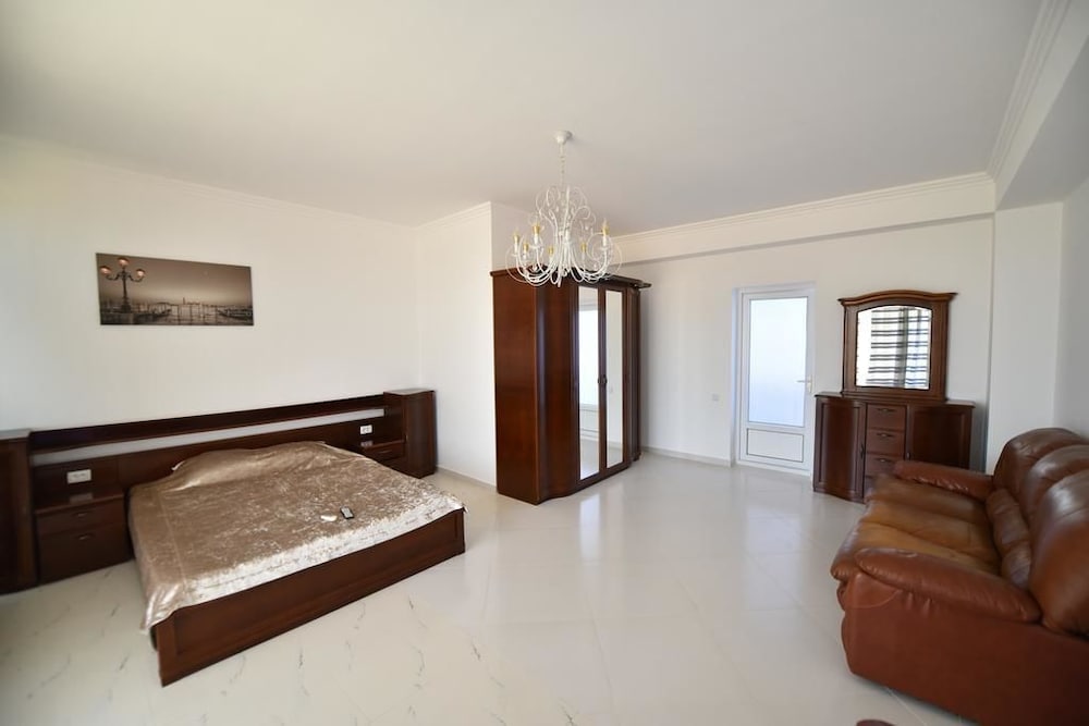 Deluxe Double Room, 1 Queen Bed, Non Smoking, City View photo 3