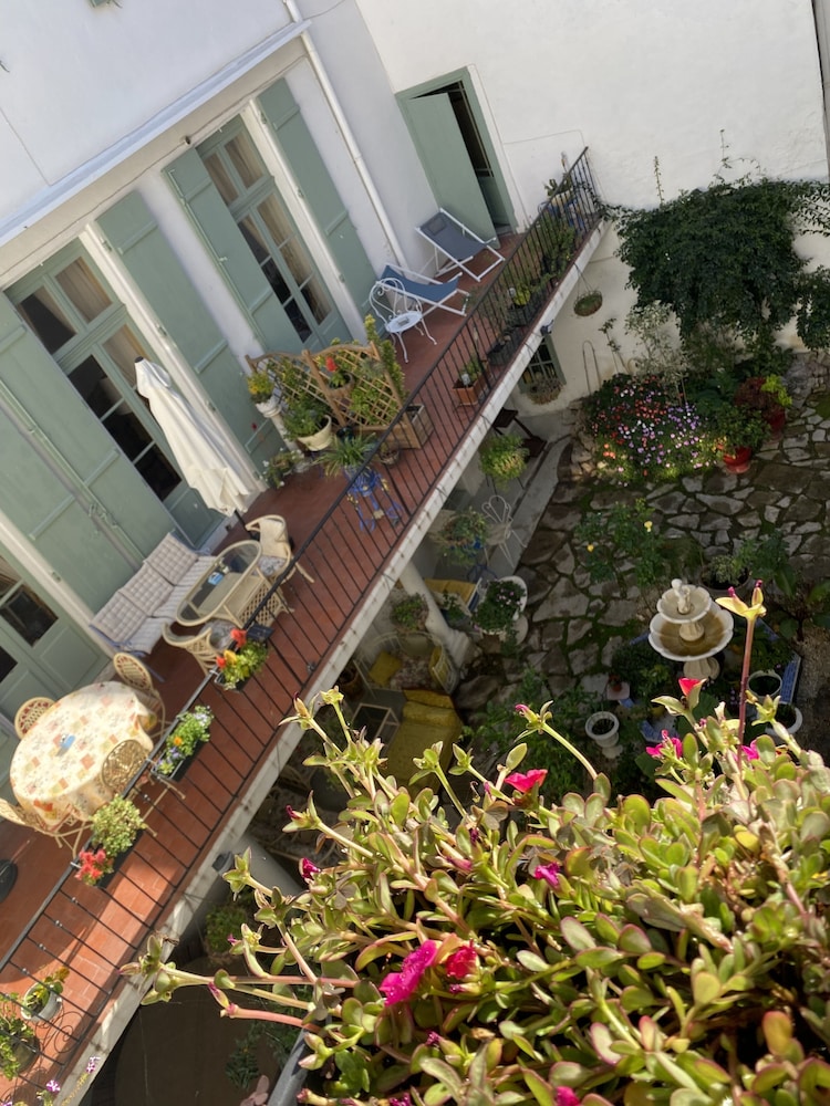 Sun Room photo 3