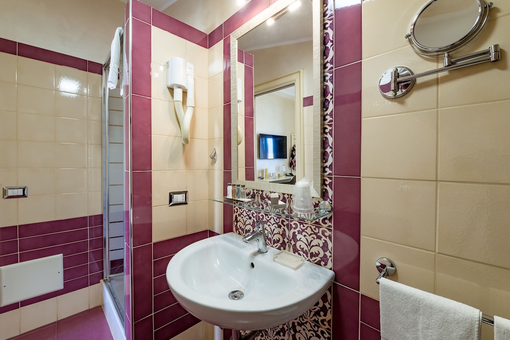Superior Double Room, Terrace, Partial Sea View (302) - Photo 5