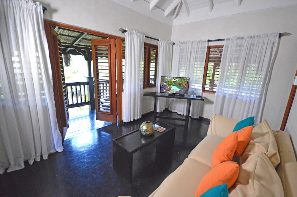 Premium Cottage, 1 Queen Bed, Pool View photo 2