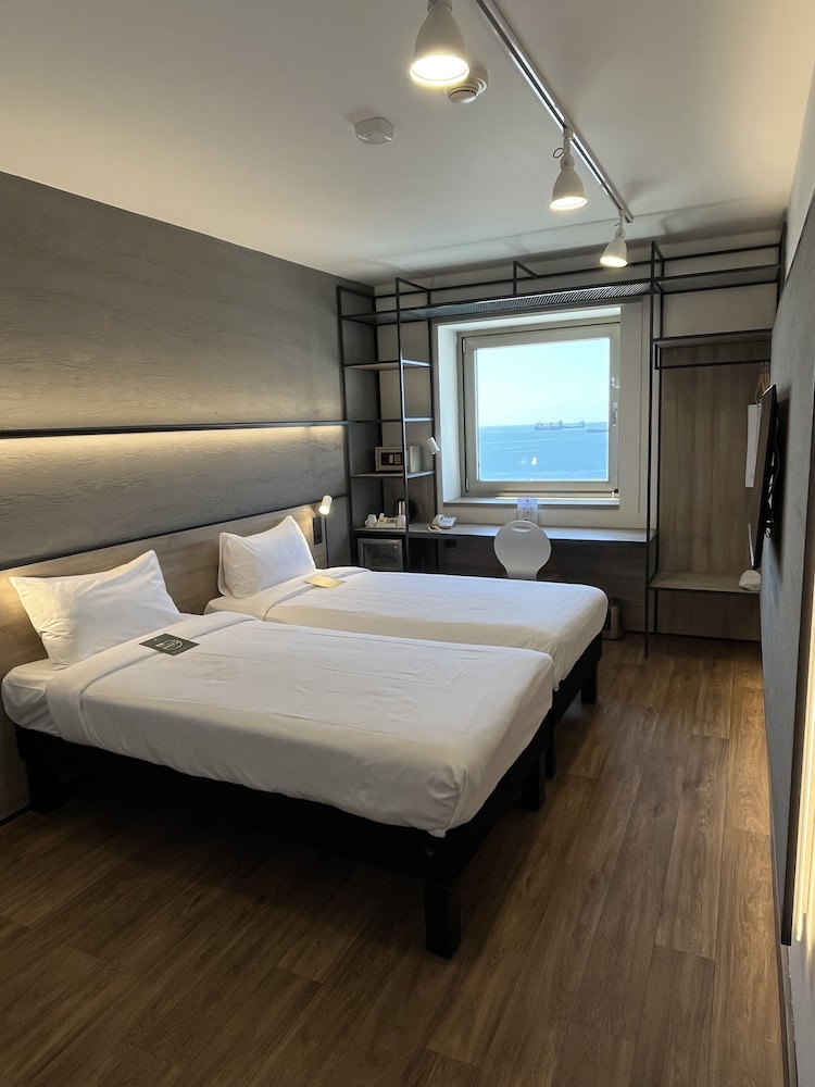 Superior Room, 2 Twin Beds, Sea View photo 1