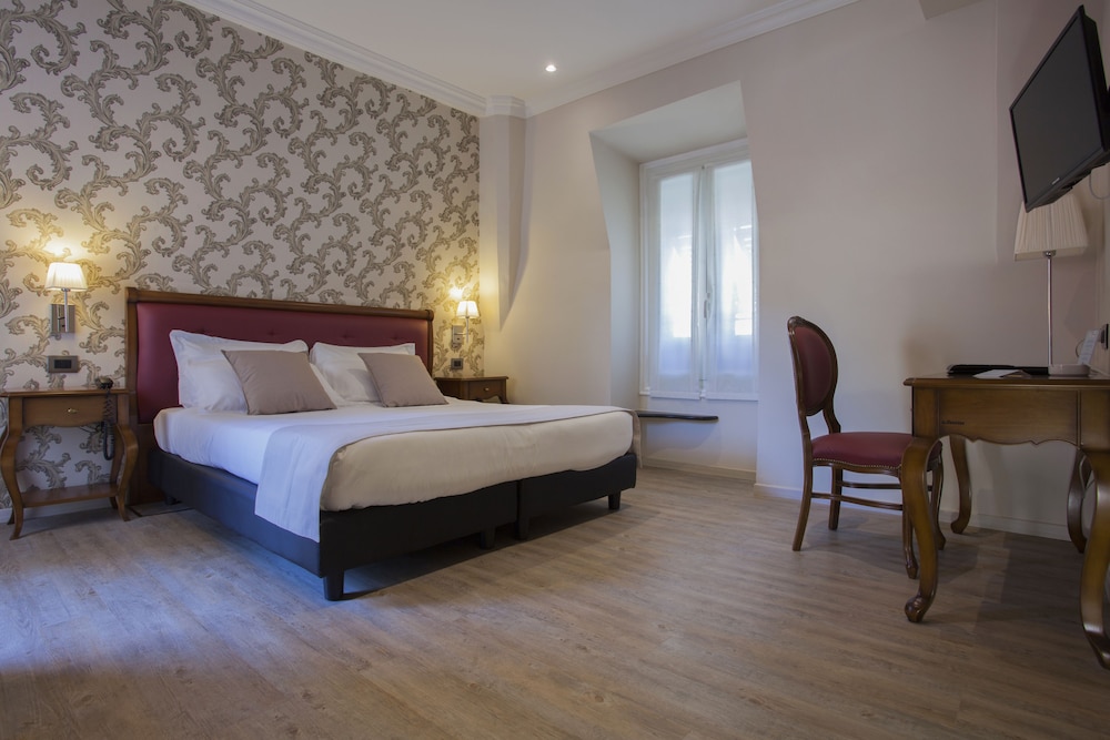 Standard Double or Twin Room - Photo 1