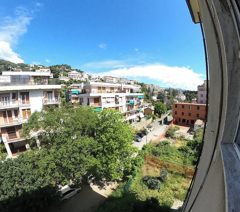 House, Multiple Bedrooms, Balcony photo 3