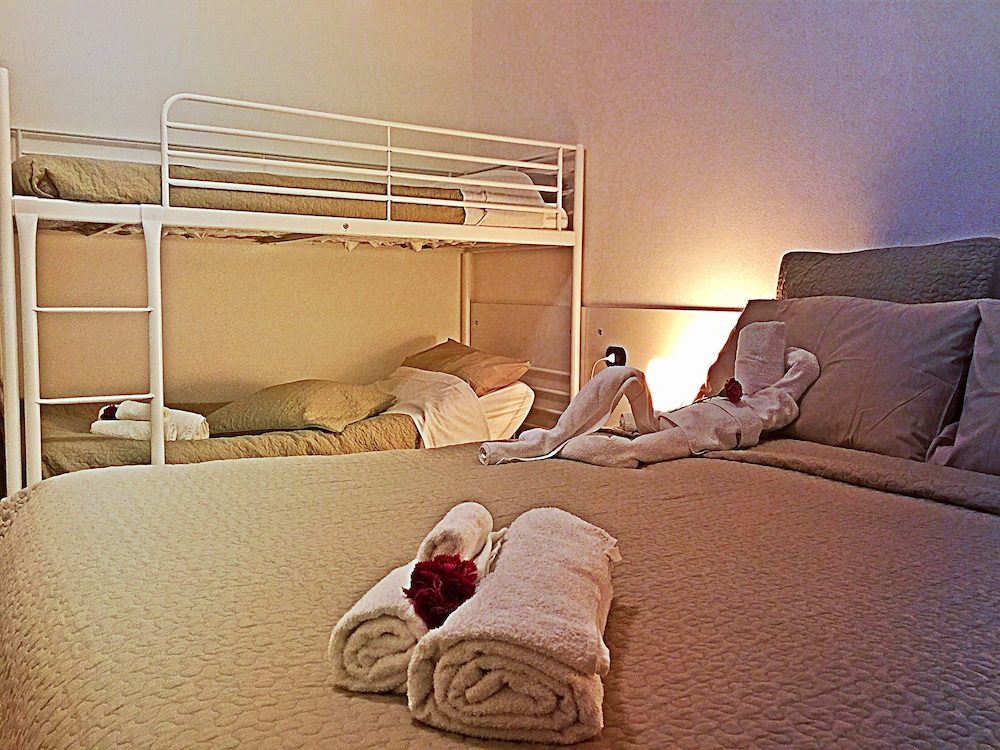 Quadruple Room, Private Bathroom, Garden View photo 2