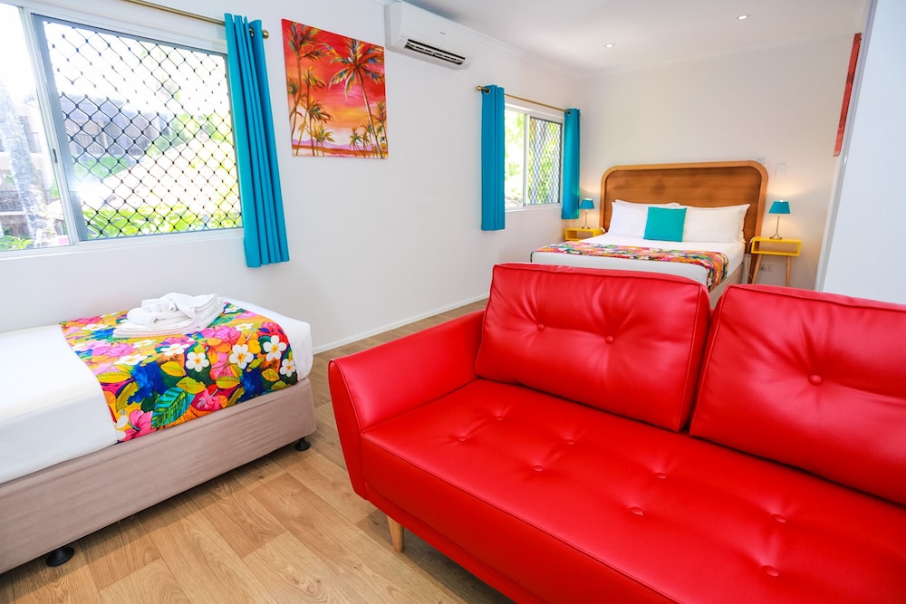 Triple Room (1 Queen and 1 Single Bed) photo 2