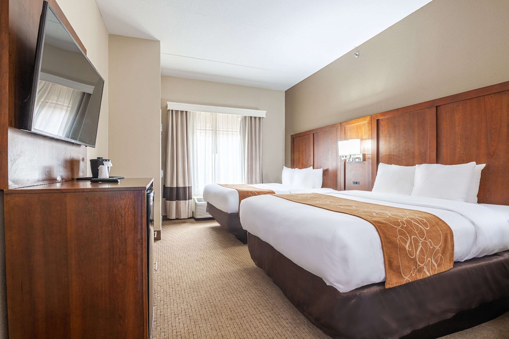 Suite, Multiple Beds - Photo 2