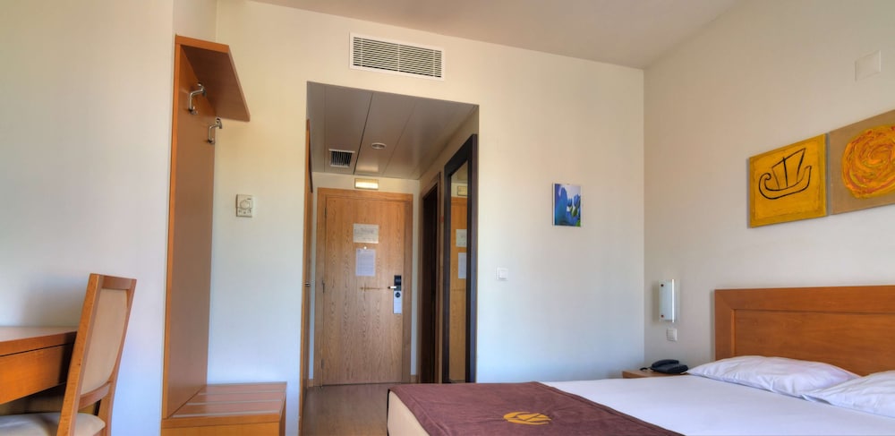 Standard Room, 2 Twin Beds - Photo 3