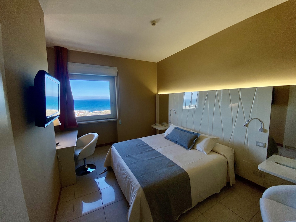 Superior Double or Twin Room, Sea View - Photo 1