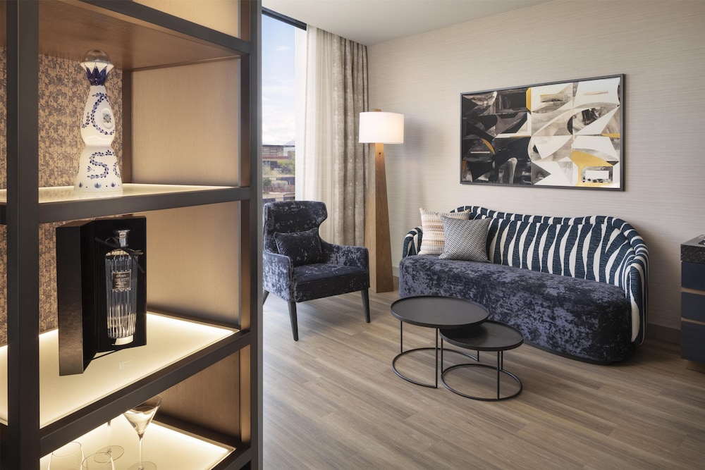 Room, 1 King Bed, City View - Photo 10