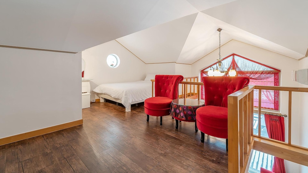Basic Room, 1 Bedroom (Red (Pet/River View)) - Photo 5