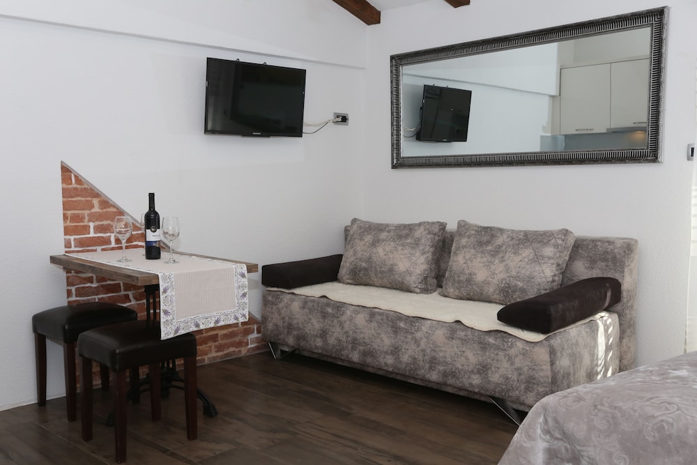 Deluxe Studio Suite photo 3