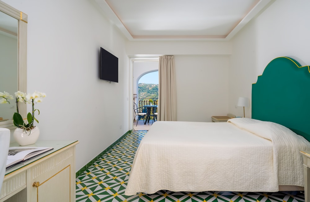 Classic Room, Balcony, Partial Sea View - Photo 5