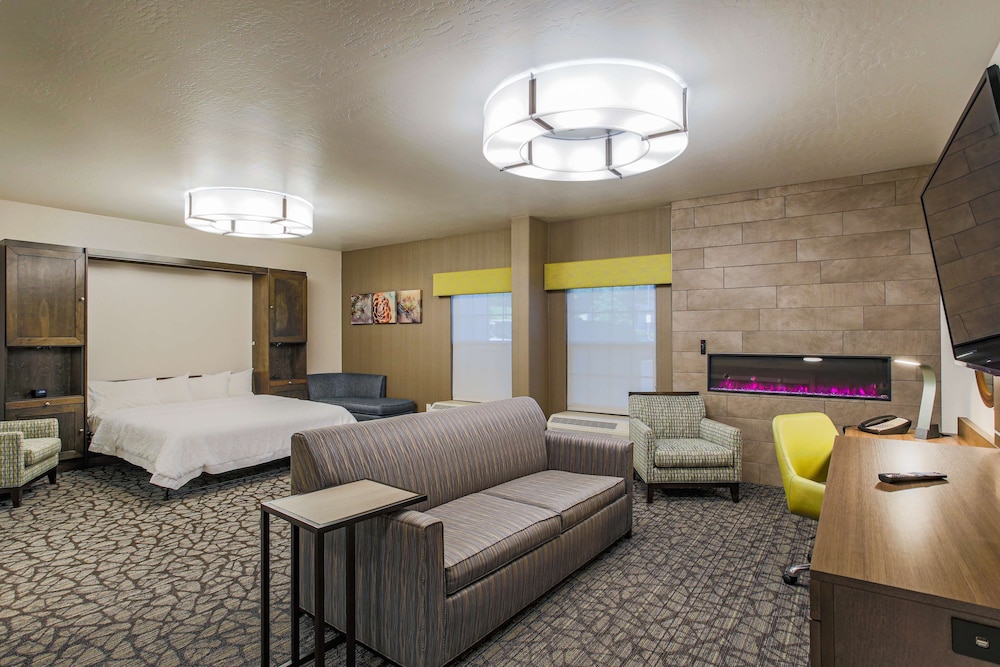 Suite, 1 King Bed, Non Smoking (Hospitality) - Photo 3