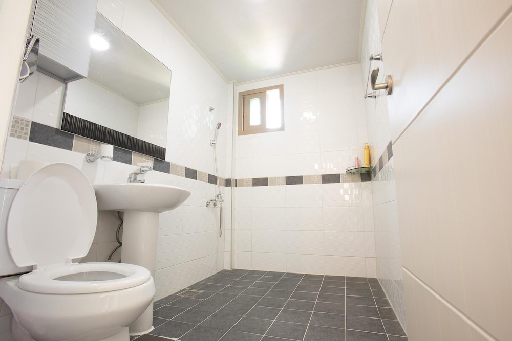 Basic Room, 1 Bedroom (Sun) - Photo 5