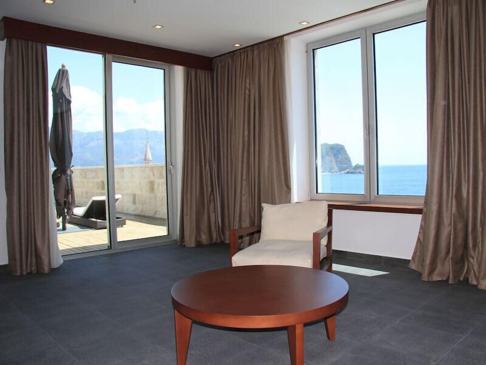 Grand Penthouse, 2 Bedrooms, Balcony, Sea View photo 3