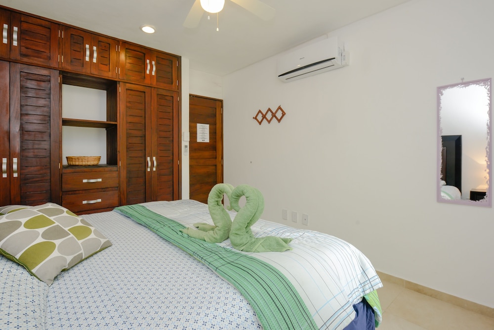 Comfort Studio Suite, 1 King Bed, Kitchen, Garden View photo 3
