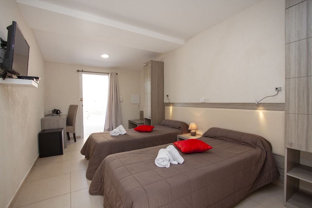 Basic Twin Room, Accessible photo 2