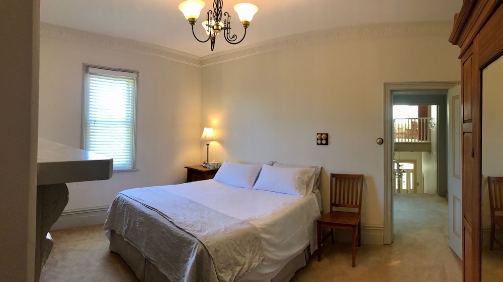 The Mezzanine Room photo 1