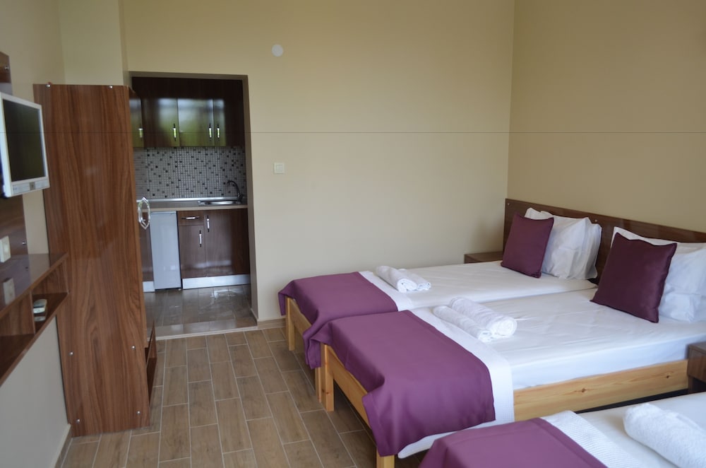 Deluxe Triple Room photo 1