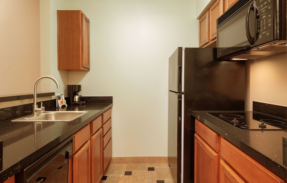 One Bedroom Suite Accessible - Photo 3