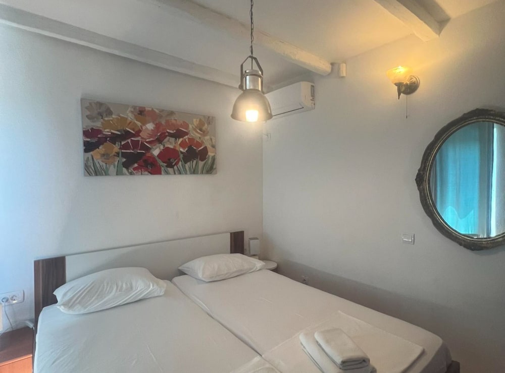 Eight Bedroom Villa with Private Pool photo 2