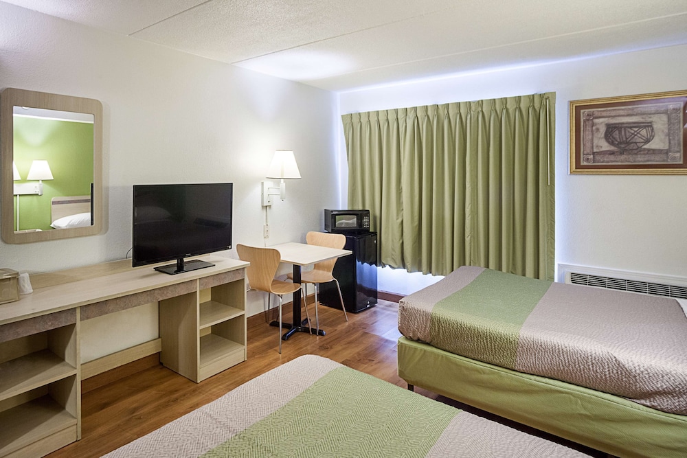 Deluxe Room, 2 Queen Beds, Non Smoking, Refrigerator photo 2