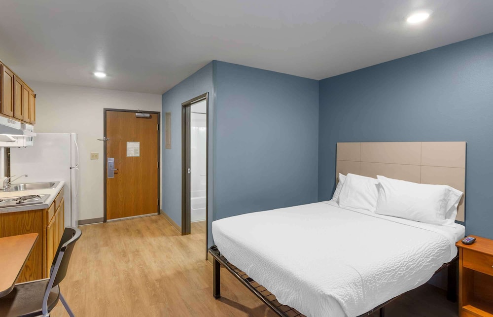 Standard Studio, 1 Double Bed, Non Smoking, Refrigerator & Microwave photo 2