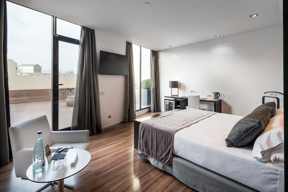 Deluxe Double Room Single Use, Private Pool (Terrace) photo 2