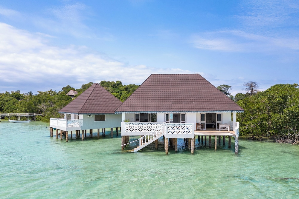 Overwater Suite thumbnail 5