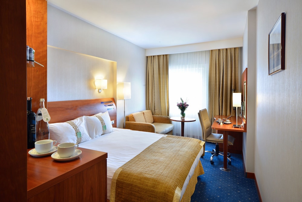 Standard Room, 1 Queen Bed photo 1