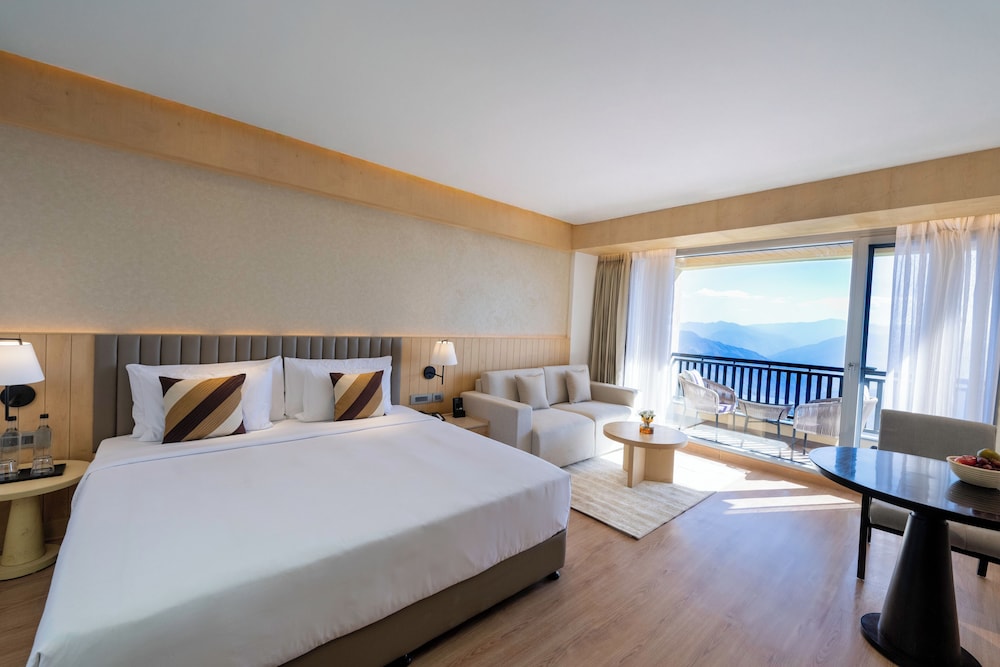Superior Room, 1 King Bed, Balcony, Mountain View