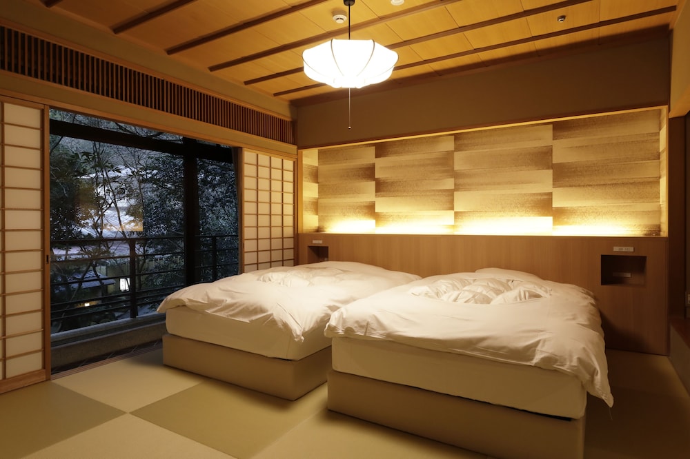 Japanese Style Deluxe Suite (Momoyama-dai) photo 1
