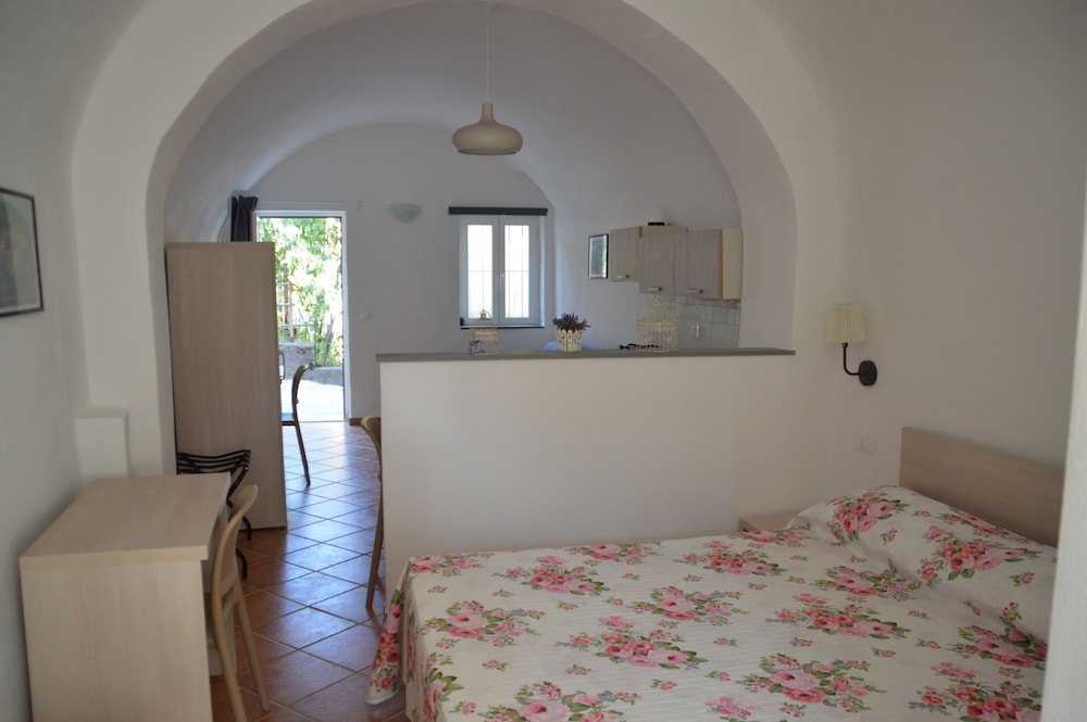 Studio, Kitchenette, Ground Floor photo 1