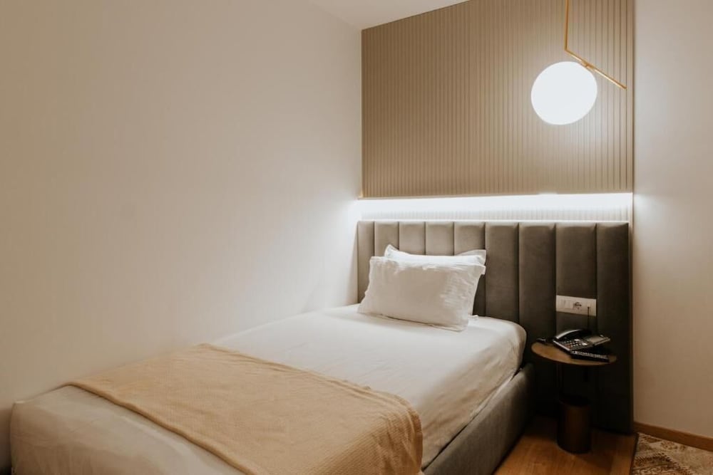 Twin Room with City View photo 2