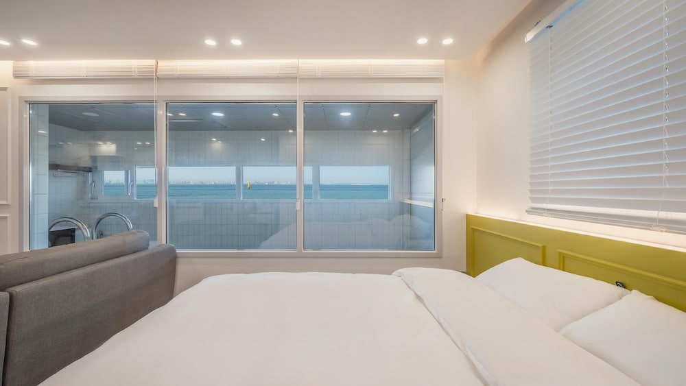 Basic Room, 1 Bedroom (A101 (Ocean View/ Private BBQ)) - Photo 10