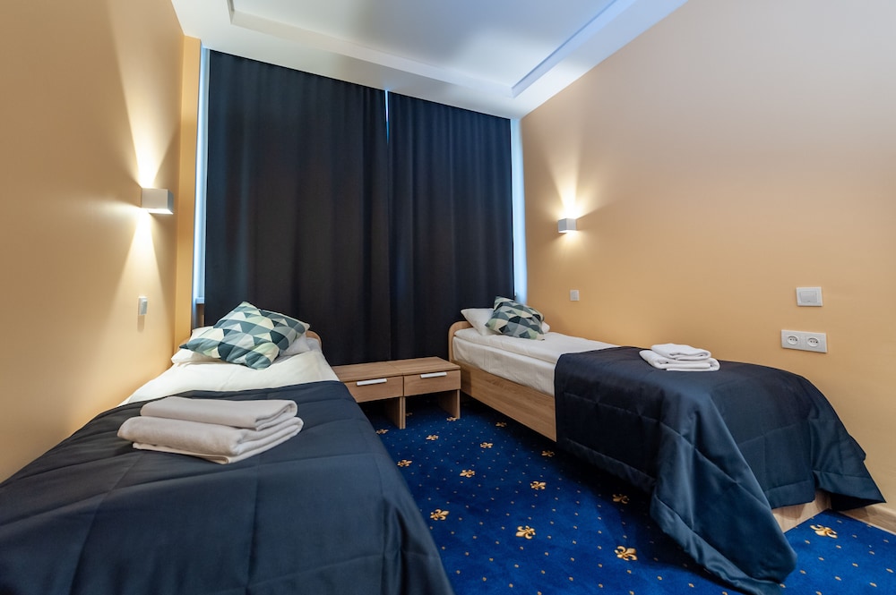Economy Twin Room photo 2