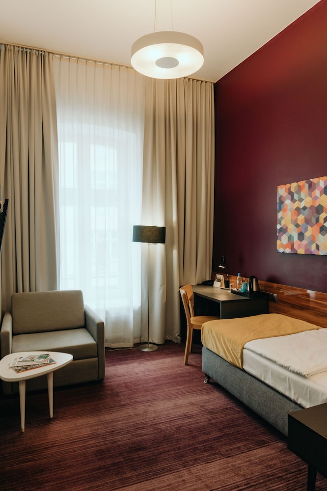 Single Room (small)