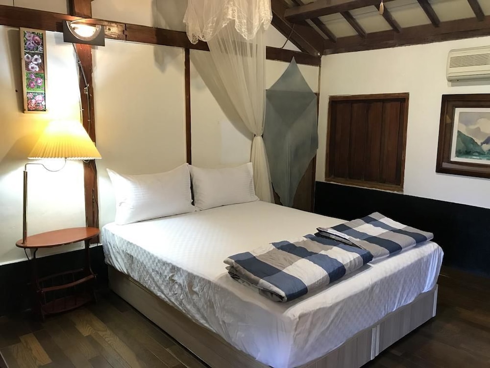 Standard Quadruple Room (Fall) photo 3