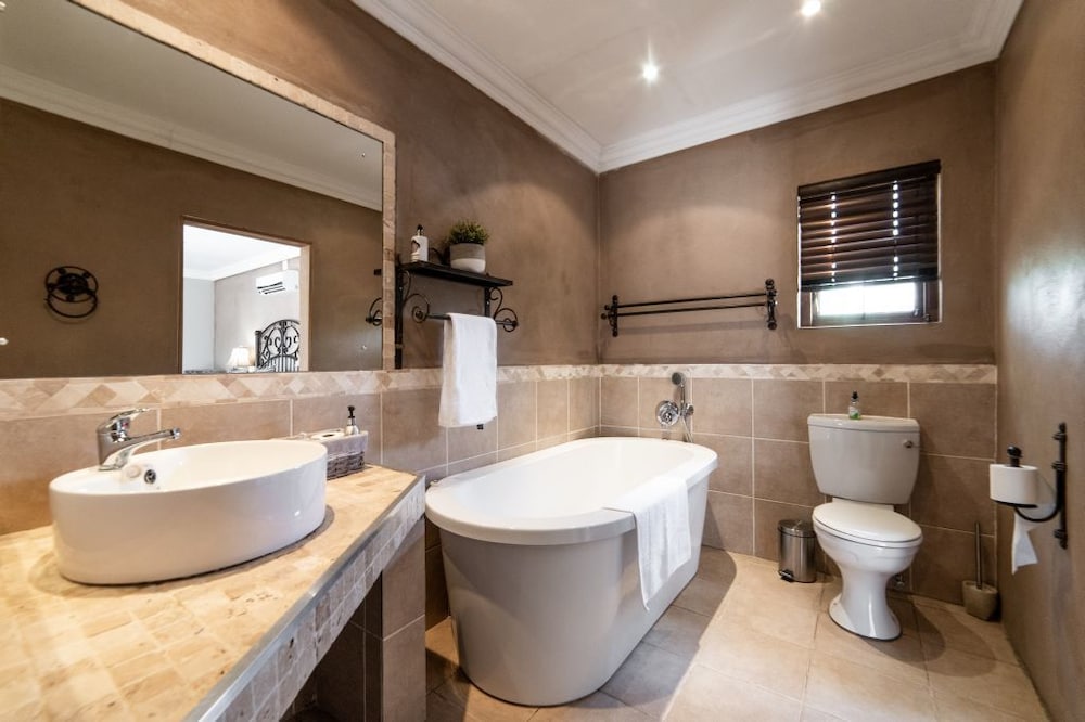 Double Room - Photo 6