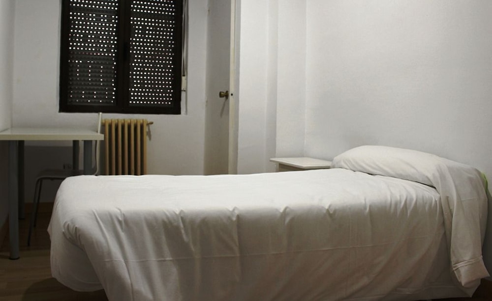 Single Room - Courtyard View