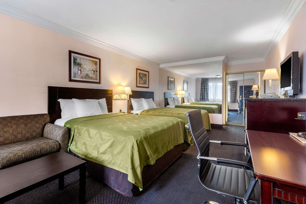 Room, 2 Double Beds - Photo 1