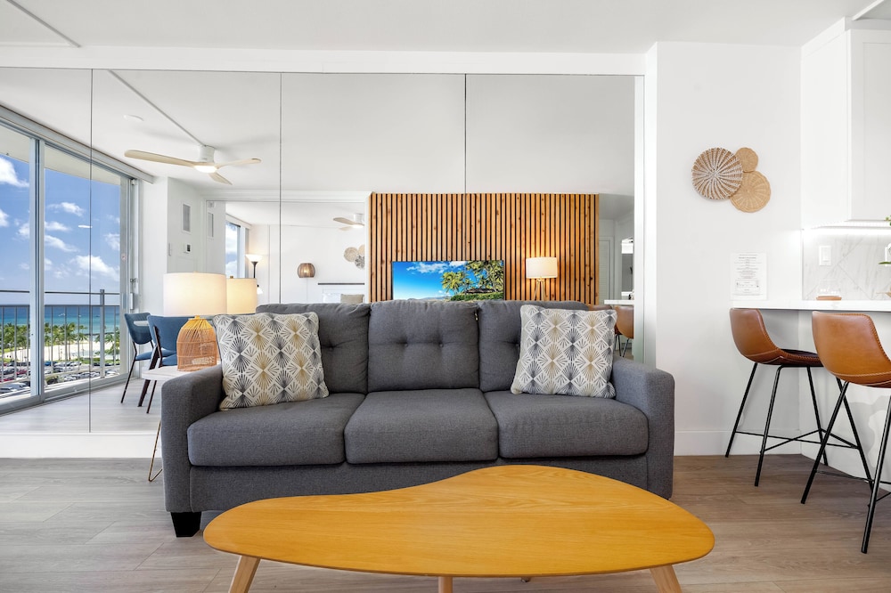 Ocean View 1BR at Ilikai Marina: Apartment, 1 Bedroom, Ocean View (0187) photo