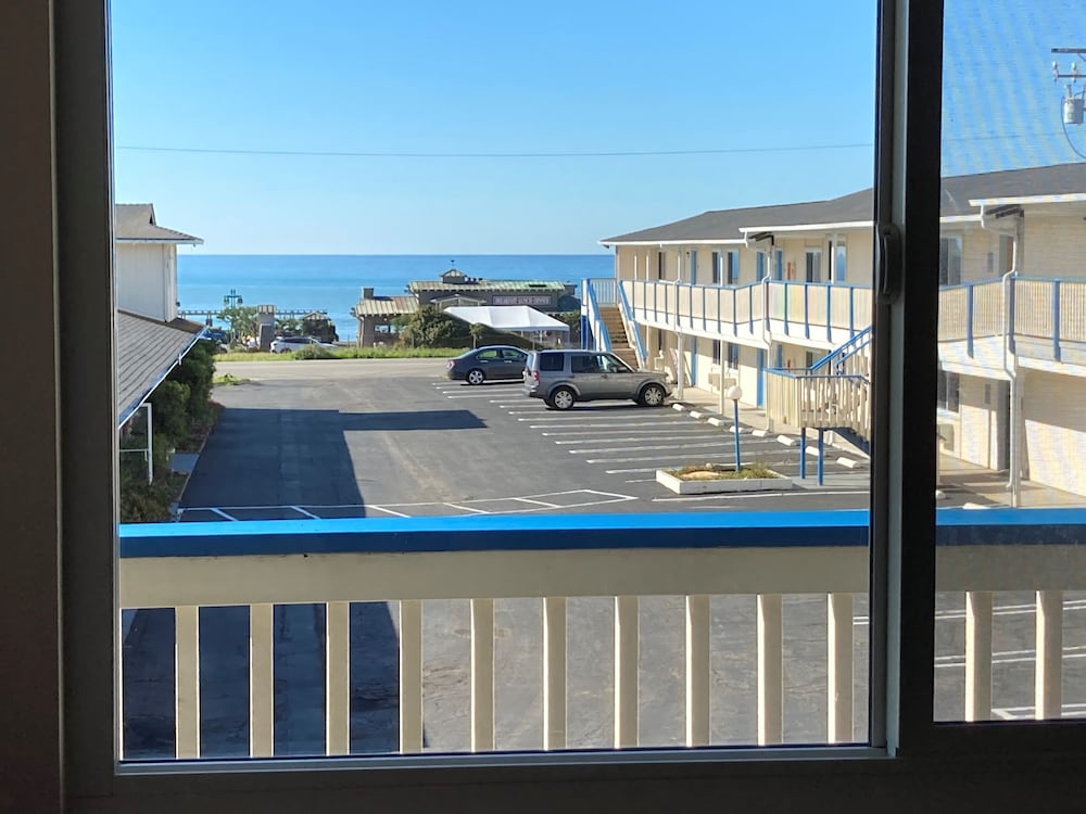 Standard Room, 2 Queen Beds, Non Smoking, Partial Ocean View - Photo 8