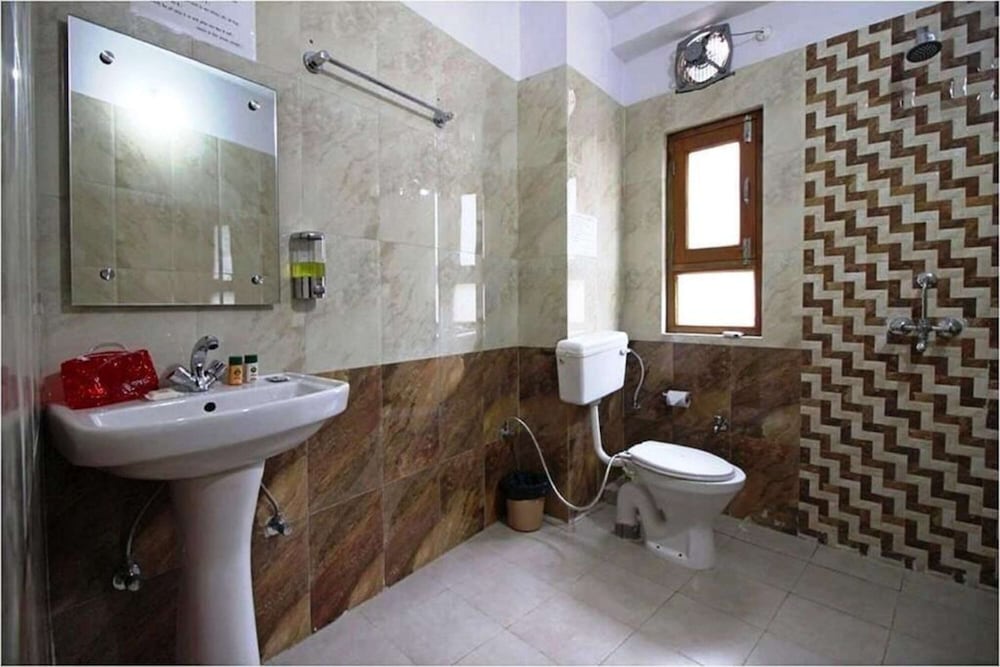 Premier Room, Valley View - Photo 9