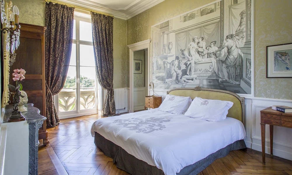 Deluxe Suite, 2 Twin Beds, Park View photo 1
